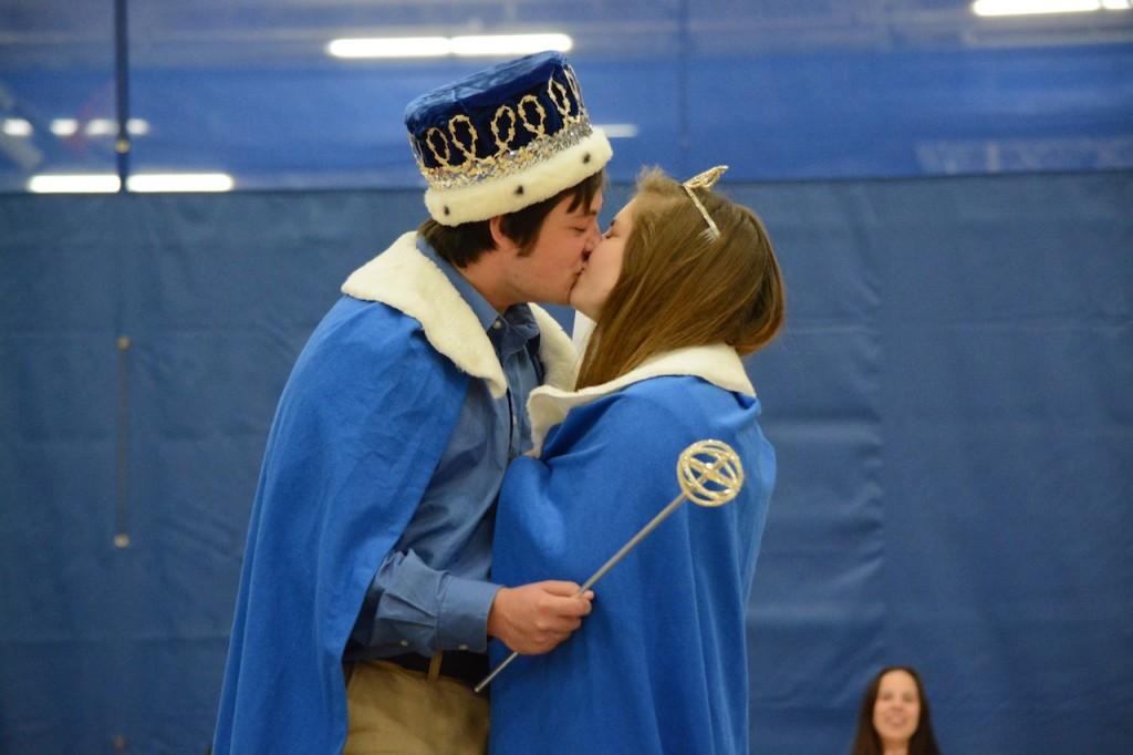 Oakes and Jenny win homecoming court vote
