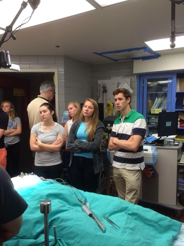 HHS+students+tour+Univeristy+of+Minnesotas+Visible+Heart+Lab