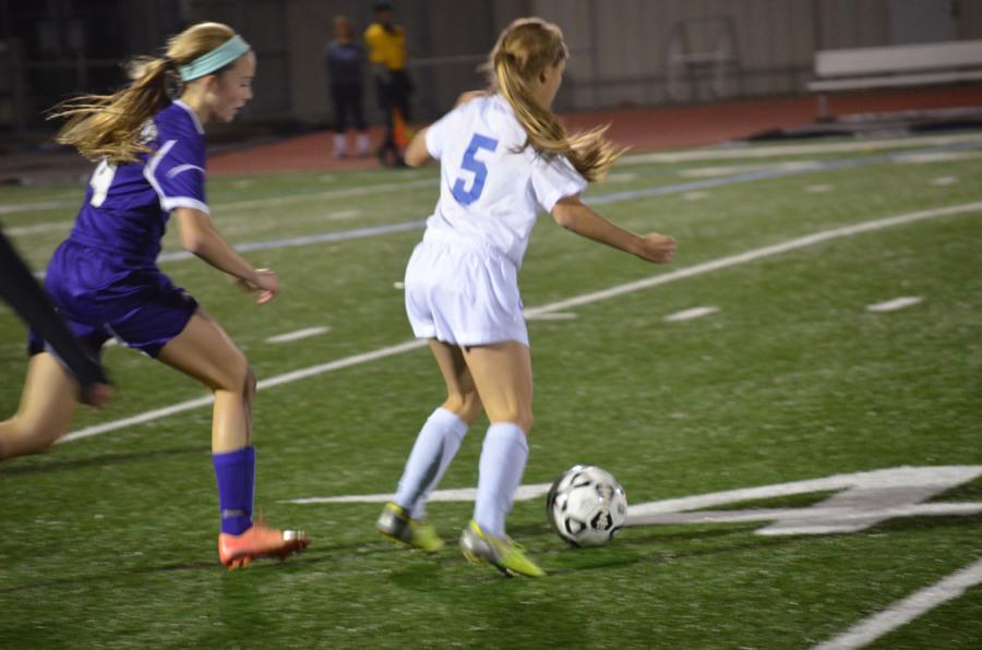 Girls soccer advances to semifinals