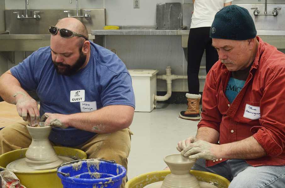 Students+and+Hopkins+community+participate+in+Empty+Bowls+Fundraiser
