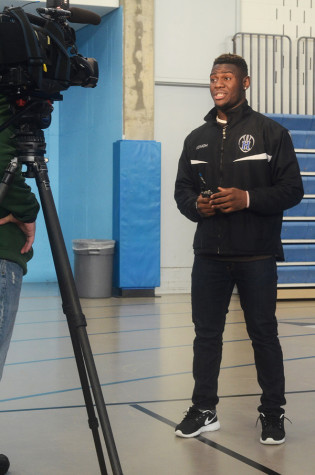 Harry Momoh, senior, talks about his signing.