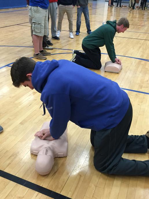 Seniors+participate+in+CPR+training