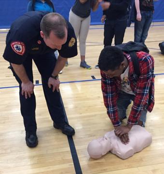 Seniors participate in CPR training