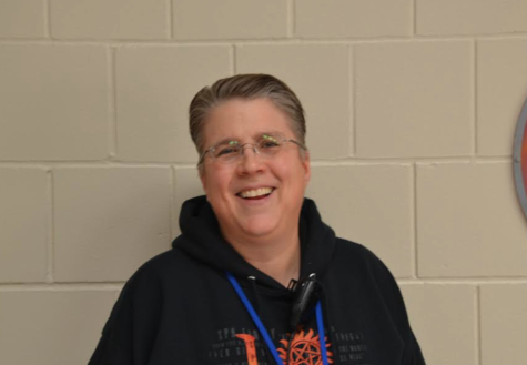 HHS alum Dona Every joins the paraprofessional team