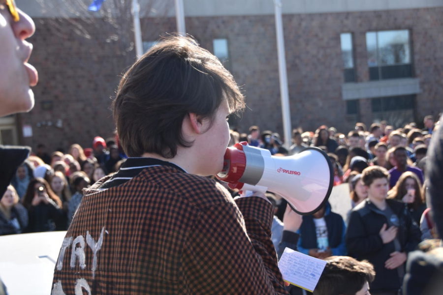 Shannon Maroney, senior, reads a speech to participants of the walkout. Maroney encourage students to hold their representatives, especially those receiving donations from the National Rifle Association, accountable.