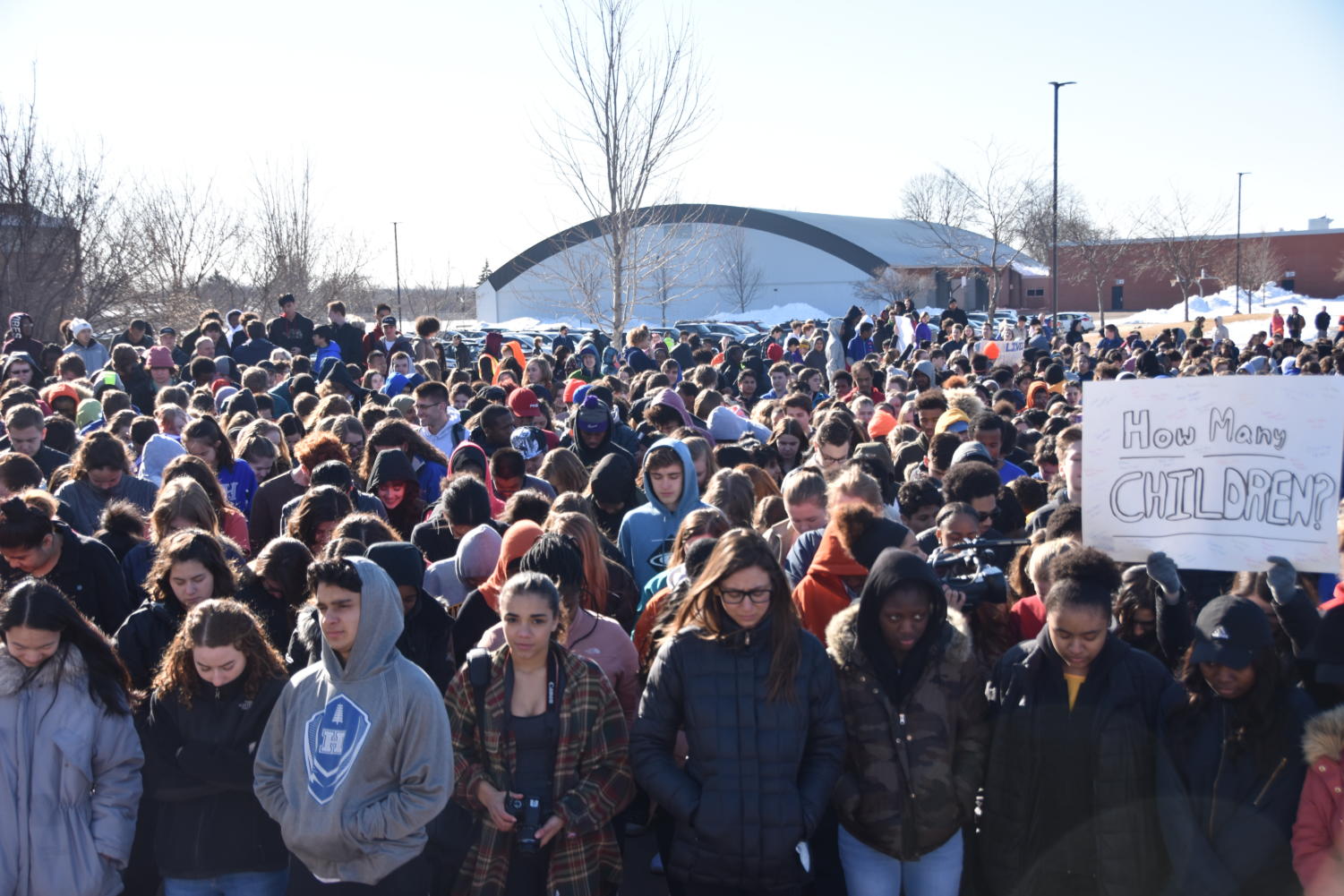 HHS+students+walkout+in+support+of+ending+gun+violence
