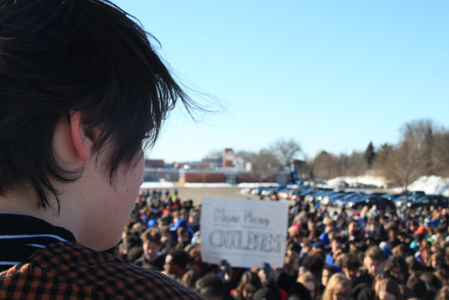 HHS+students+walkout+in+support+of+ending+gun+violence