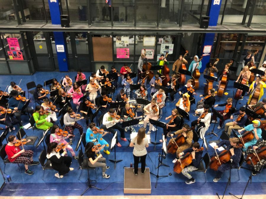 On Oct. 24, the HHS orchestras, Philharmonic and Symphony Strings, hosted their annual Children's Concert in the Mall. This marked the nineteenth year of the tradition.